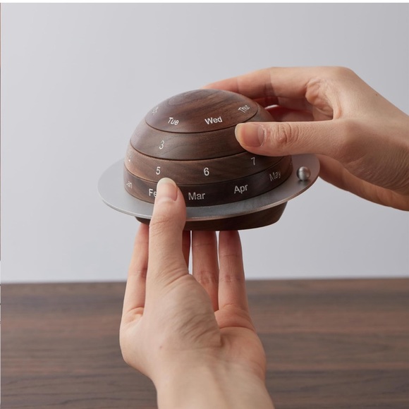 Wooden desktop calendar, Cubicle decor, Office desk decor - Picture 2 of 7